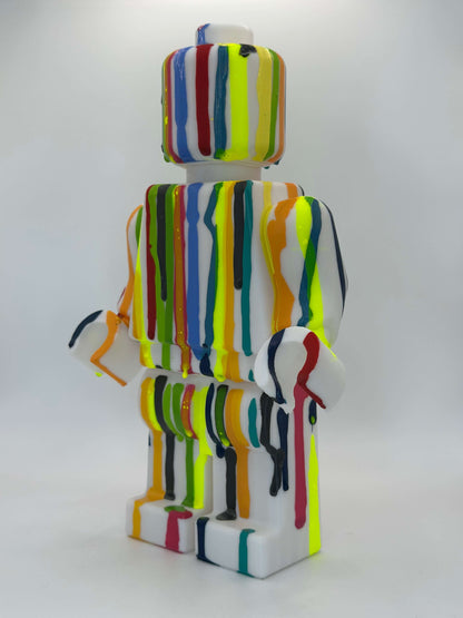 Mini figura Lego personalizzata in stile pop art con colori vivaci e finiture artistiche stampata in 3D.